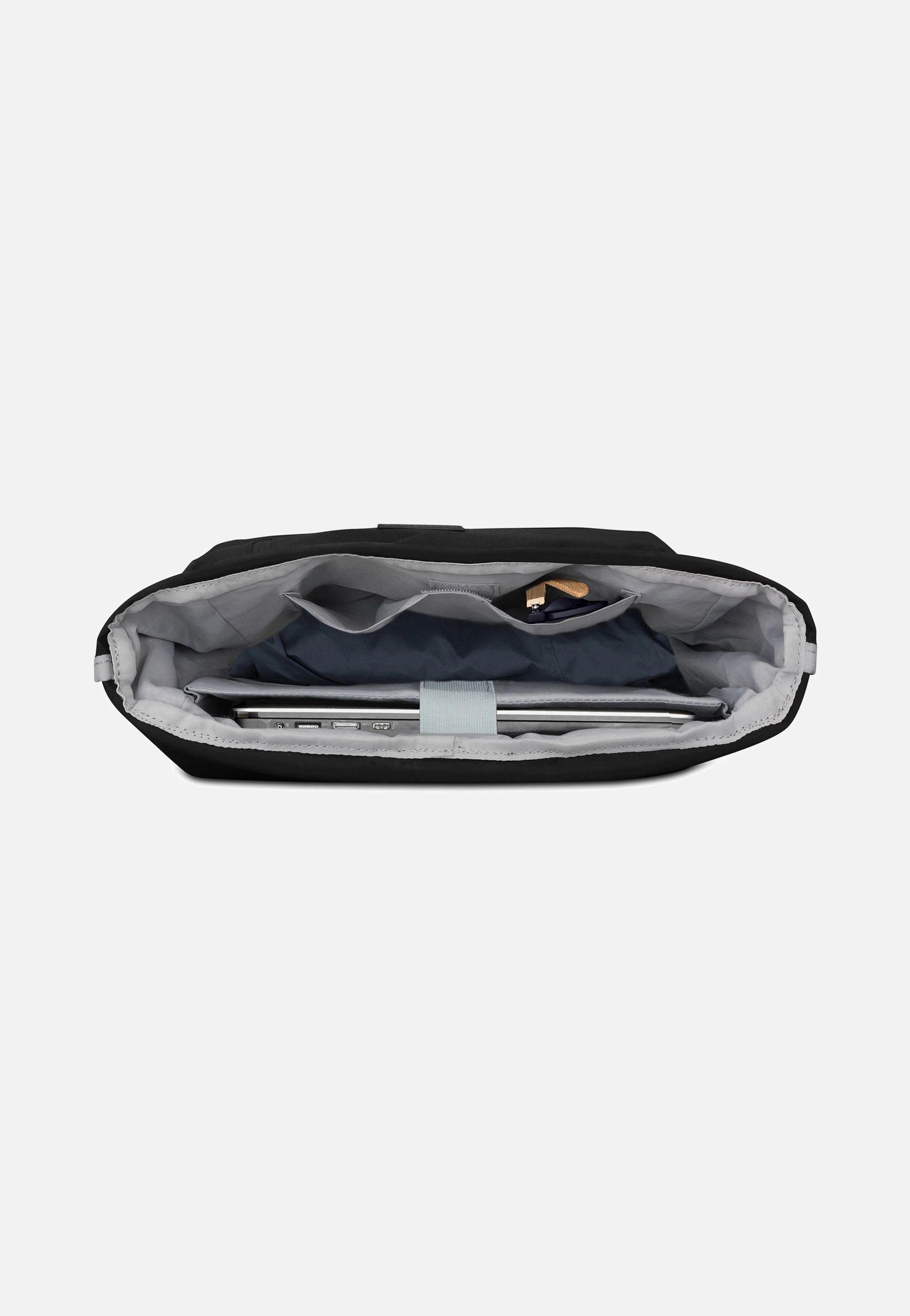 Robin Medium Schwarz - Rolltop Rucksack - Image 3
